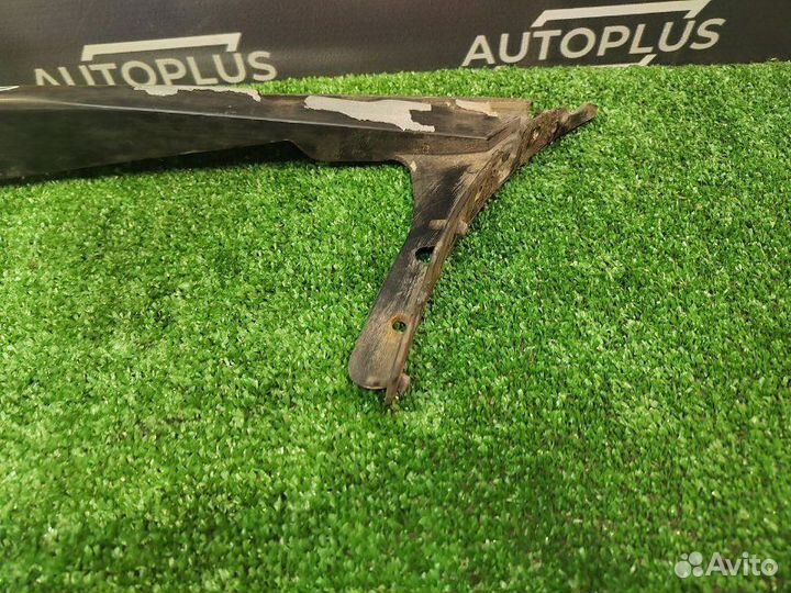 Крепление бампера заднее правое Seat Cordoba 1 1.4