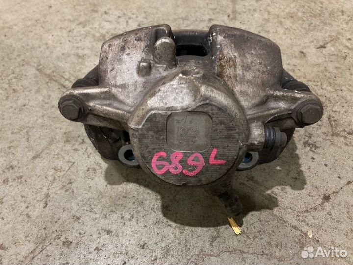 Суппорт передний левый Mercedes-Benz C-Class W204