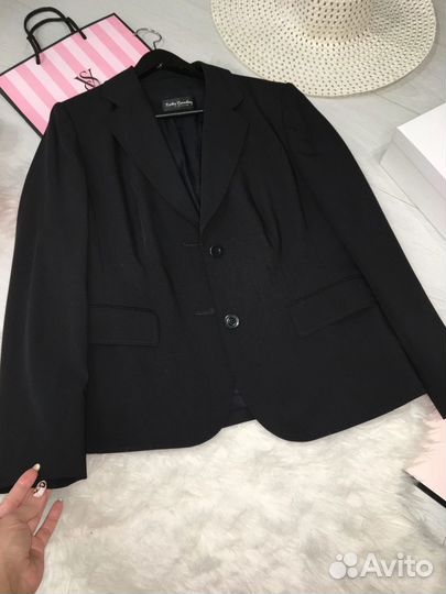 Пиджак 46 полный и юбка 44 м все Betty Barclay