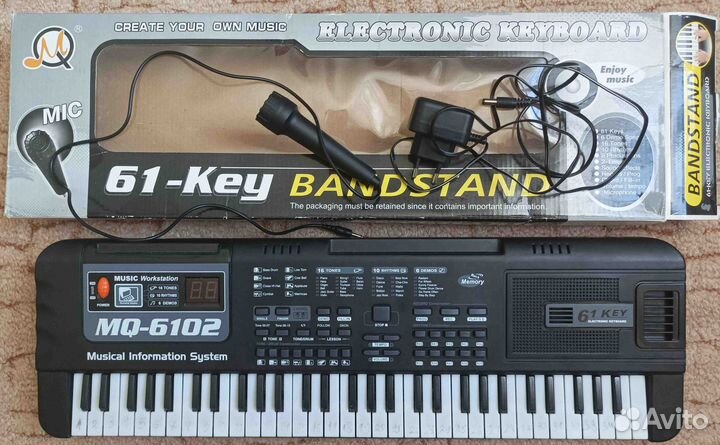 Очки виртуальной реальности с джойстиком