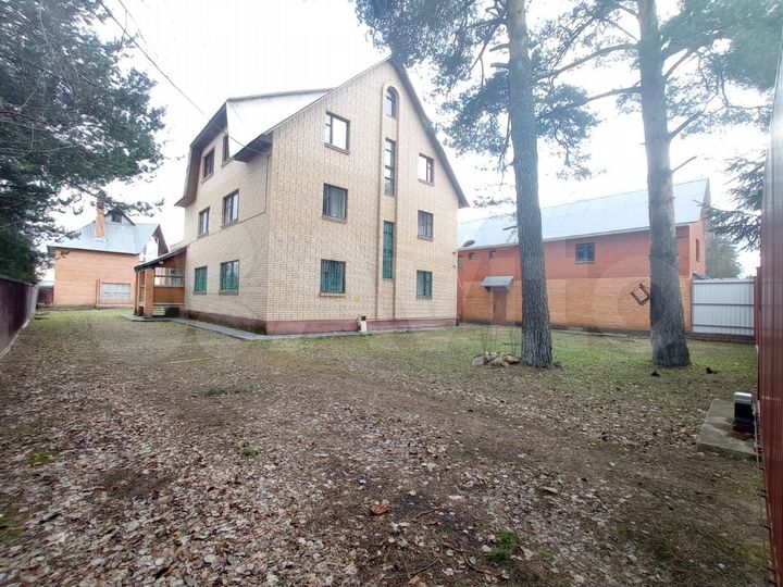 Дом 375,9 м² на участке 25 сот.