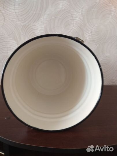 Эмалированное ведро с крышкой СССР