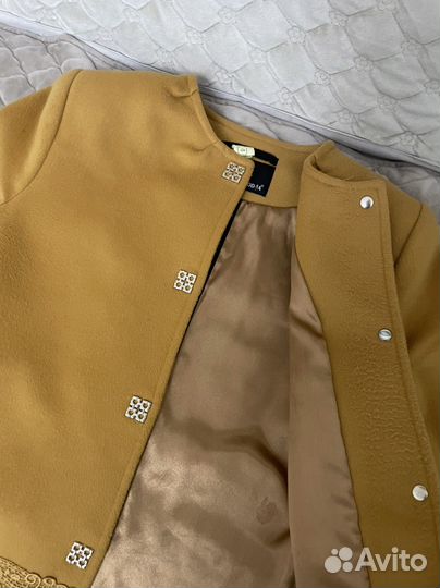 Короткое пальто