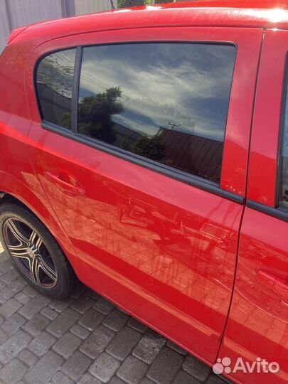 Задняя правая дверь opel asta h хетчбек