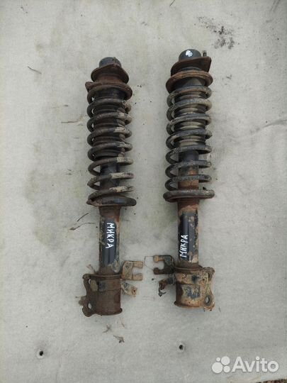 Стойка подвески передняя Nissan March/Micra K11