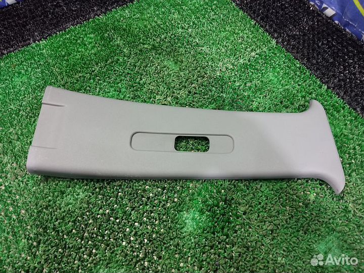 Обшивка стойки средней верхняя правая Mitsubishi L