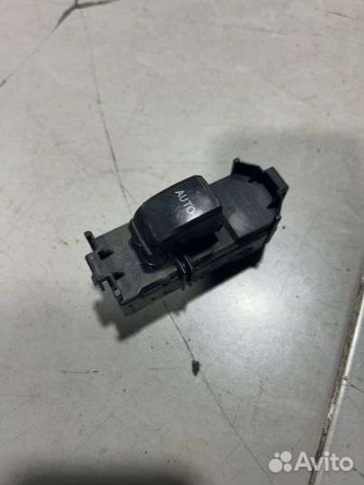 Кнопка стеклоподъемника