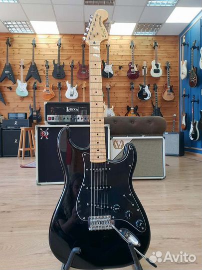 Электрогитара Fender Squier Classic Stratocaster