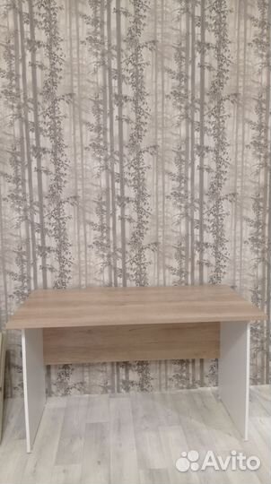 Большой компьютерный стол