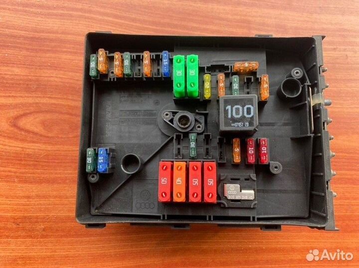 Блок предохранителей Vw Touran BXE 2007