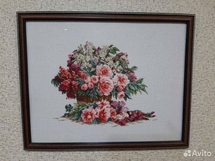 Три картины вышитые крестом в стеклянной раме