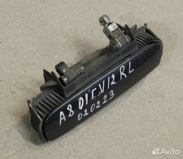 Ручка двери зад. левой наружная Audi A8 D2