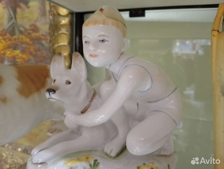 Фарфоровые статуэтки со сколами
