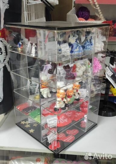 Настольная витрина для сувениров