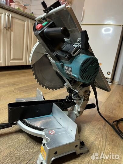 Торцовочная пила makita lh1040f