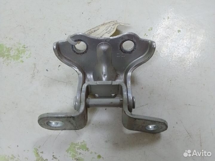 Петля двери верхняя Kia Picanto 2