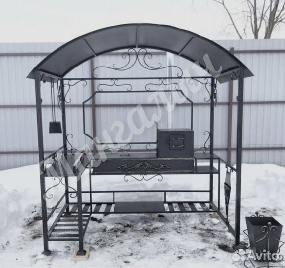 Мангал с крышей