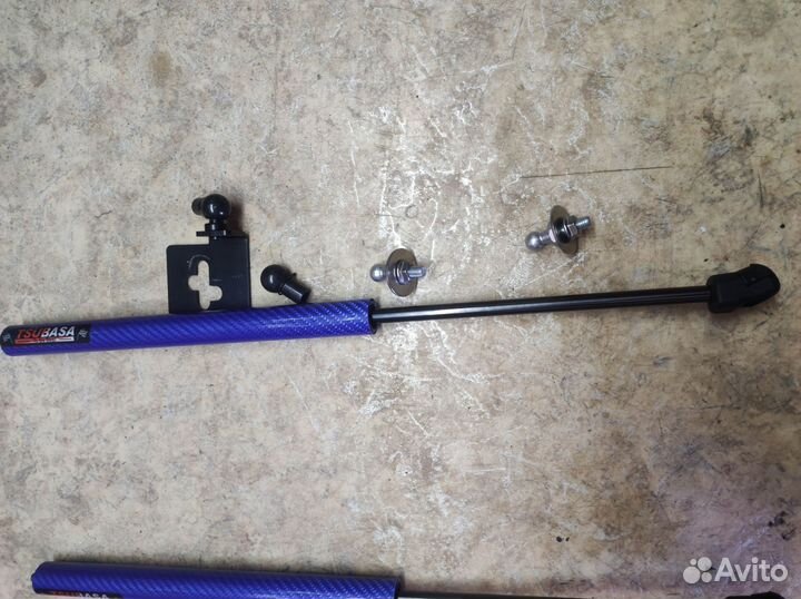 Упор капота