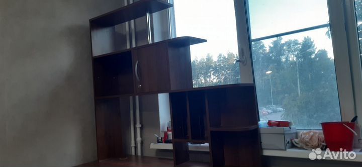 Угловой компьютерный стол с надстройкой