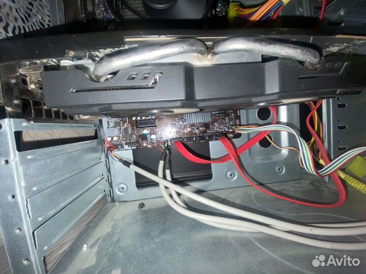 Материнская плата с процессором и памятью