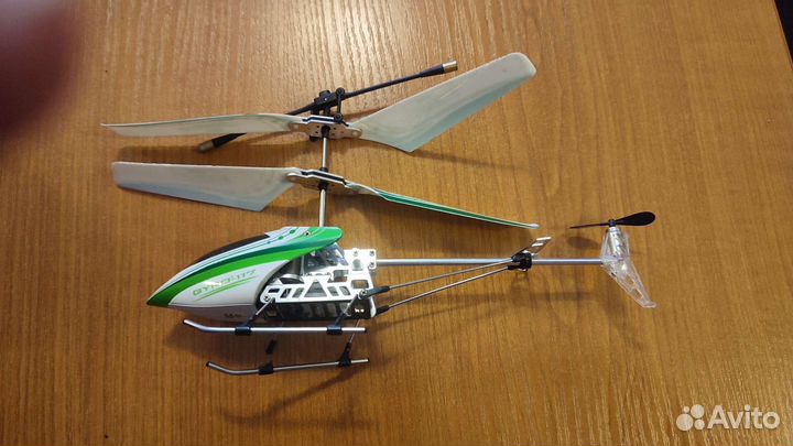 Модель радиоуправляемого вертолета
