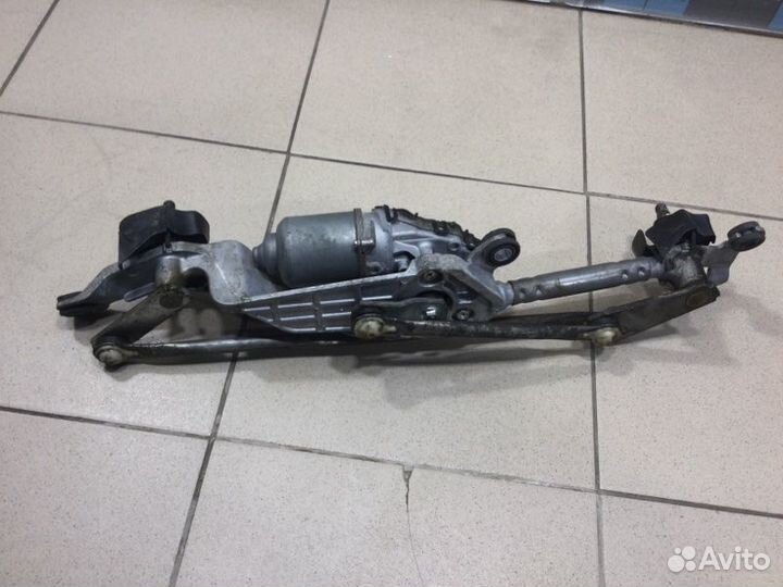 Моторчик стеклоочистителя передний передний Mazda