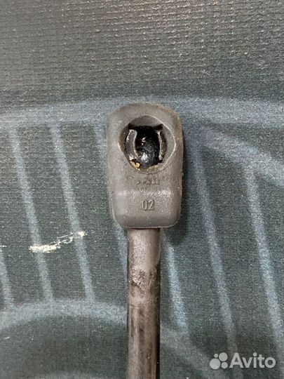 Амортизатор капота Audi A4 B6 ASN 2004