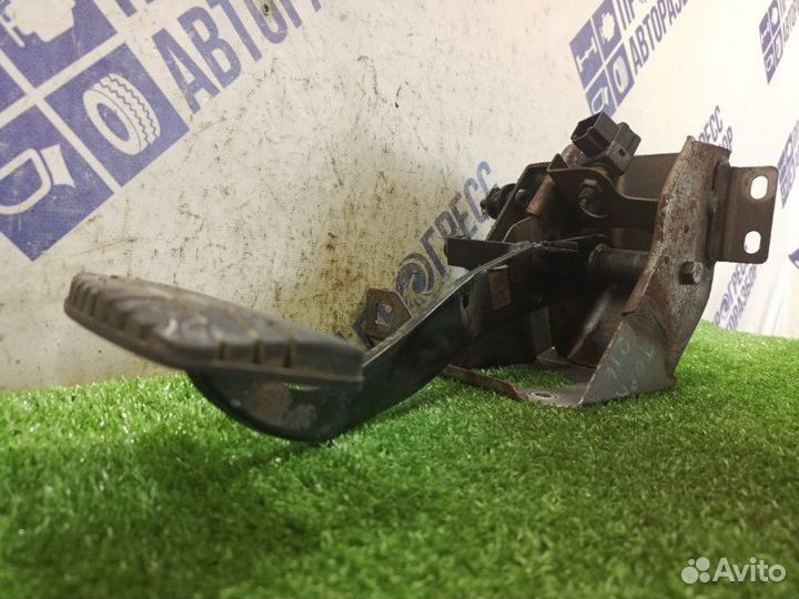 Педаль тормоза Hyundai Terracan внедорожник 2.5