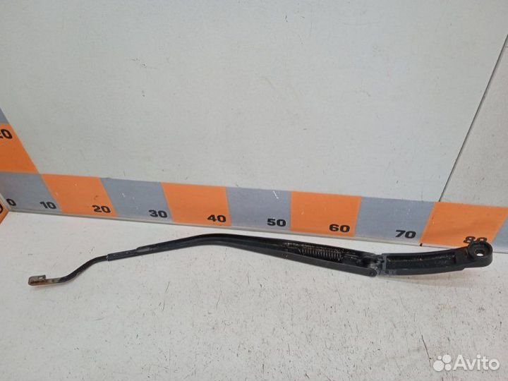 Поводок стеклоочистителя передний правый Nissan