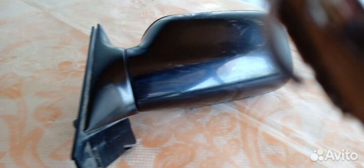 Боковое зеркало