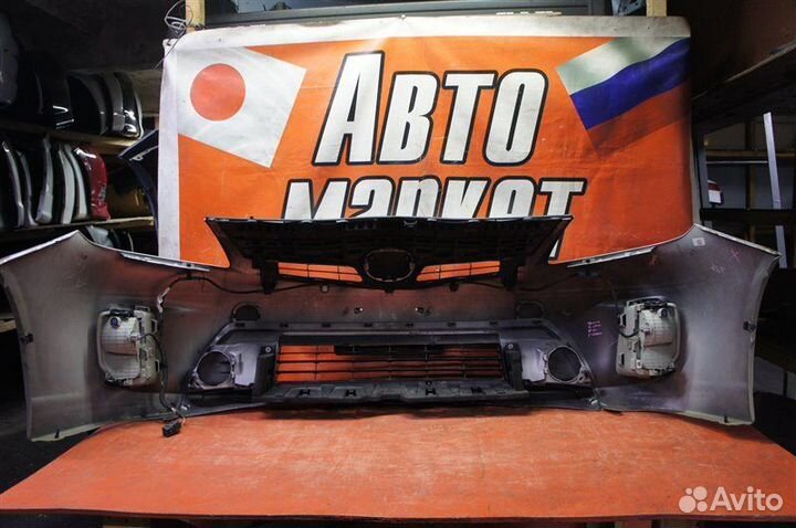 Бампер передний Toyota Prius ZVW30 2013