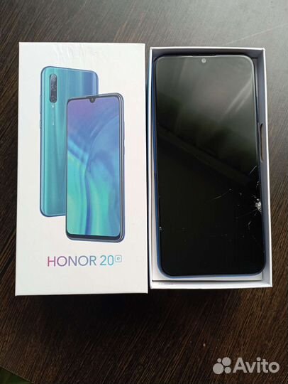 Телефон Honor 20e