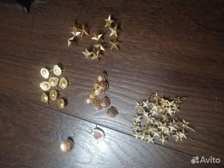 Гербы, звездочки, пуговицы