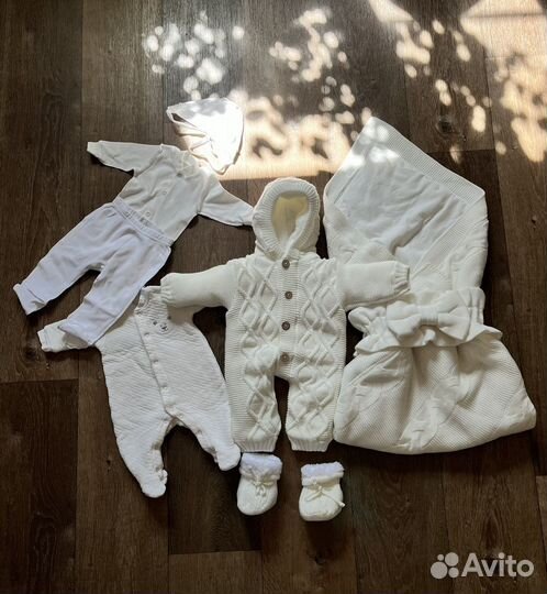 Комплект на выписку вязанный