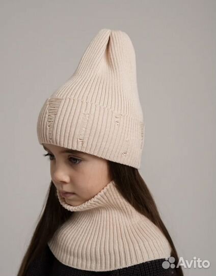 Шапка демисезонная для девочки со снудом