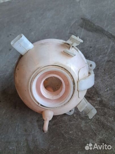 Расширительный бачок на Volkswagen Passat B6