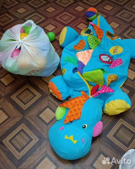 Сухой бассейн с шариками