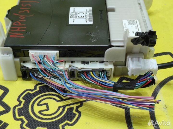 Блок предохранителей салона Toyota Aqua NHP10