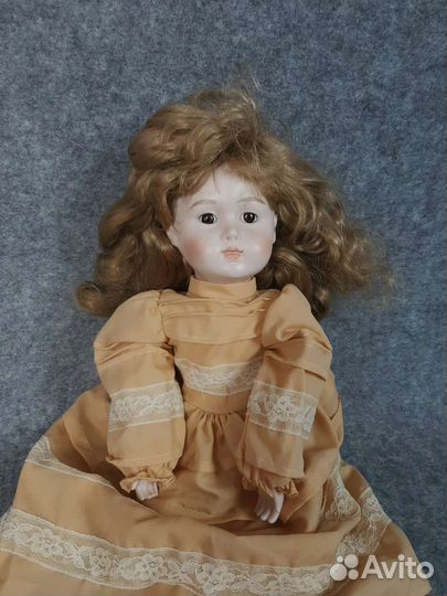 Кукла фарфоровая винтажная