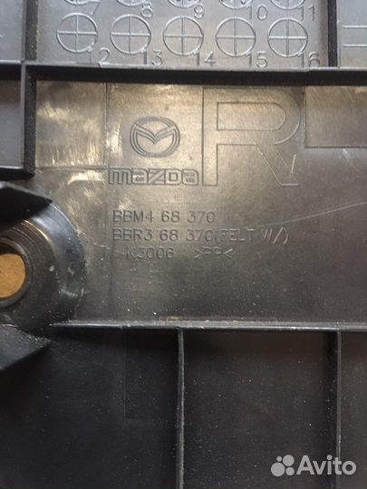 Накладка стойки правая Mazda 3 BL