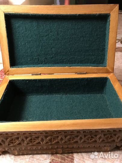 Шкатулка деревянная, резная