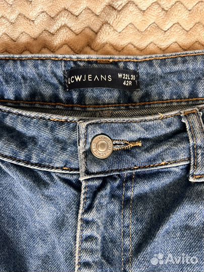 Джинсы голубые широкие рваные 50