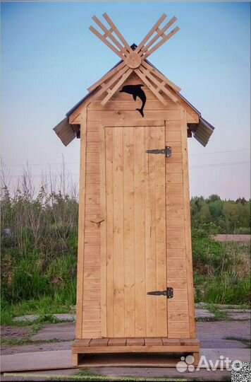 Уличный туалет деревянный