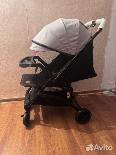 Коляска новая с перекидной ручкой