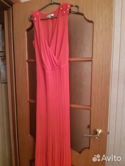 Каралловое платье