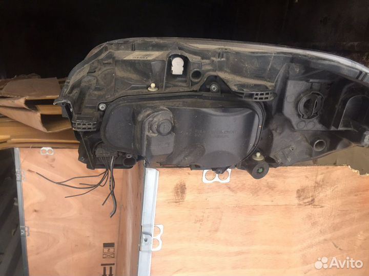 Фара правая на Volvo Xc 60 биксенон