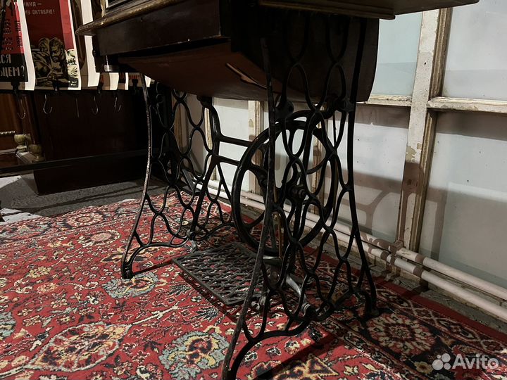 Швейная машинка со станиной