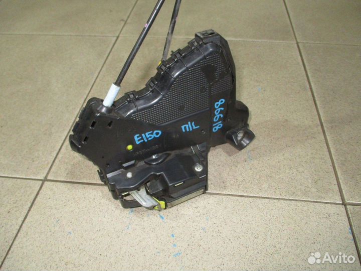 Замок двери передней левой Toyota Corolla (E150)