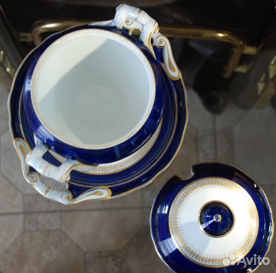 Супница на блюде. Кузнецов. Скол на крышке