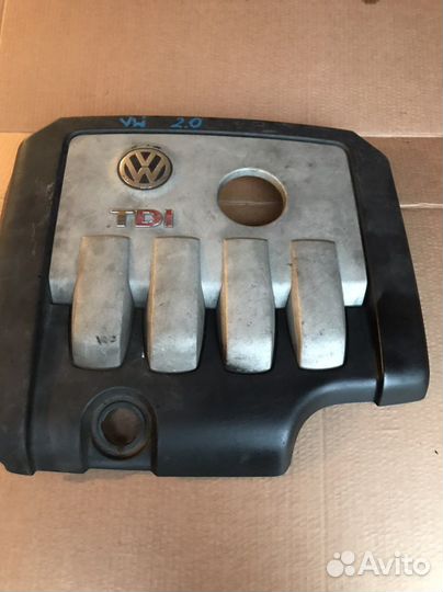 Декоративная накладка двигателя VW Passat B6